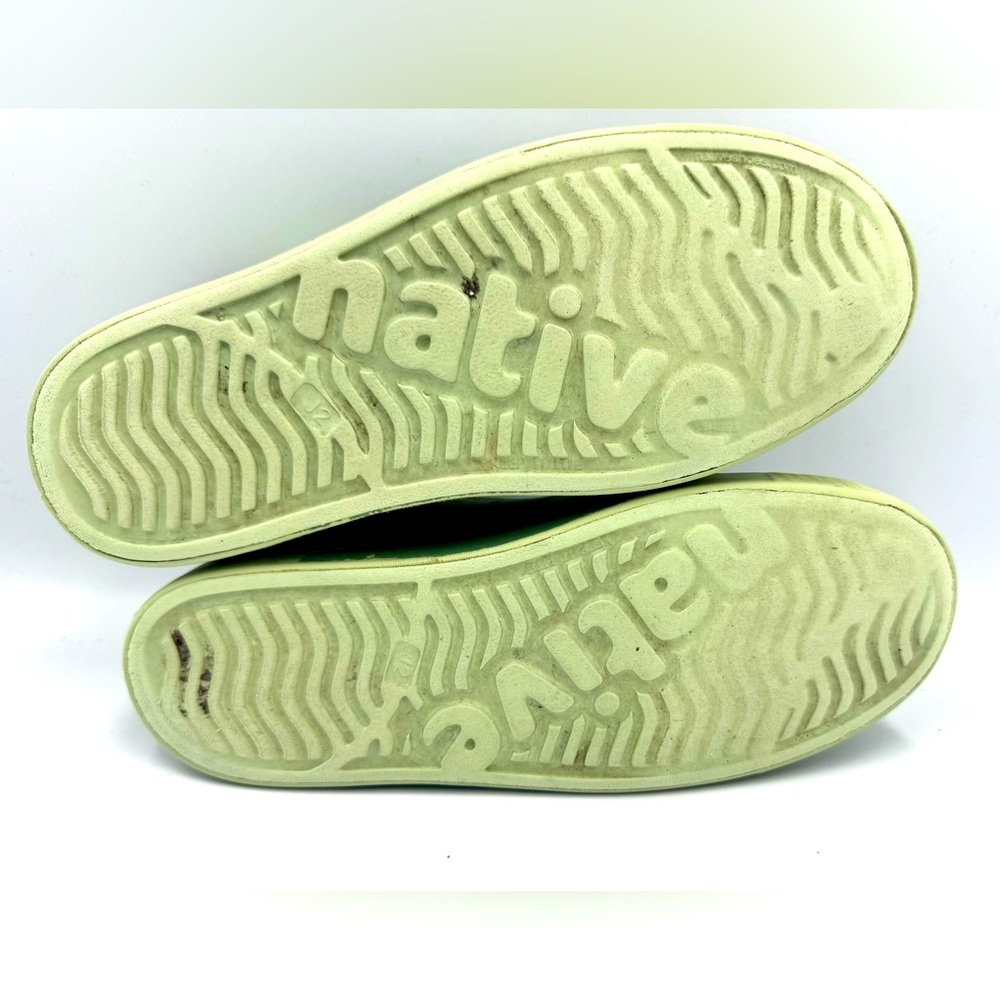 Native Sz J2 Kids Shoes in Light and Dark Green - Picture 6 of 6
